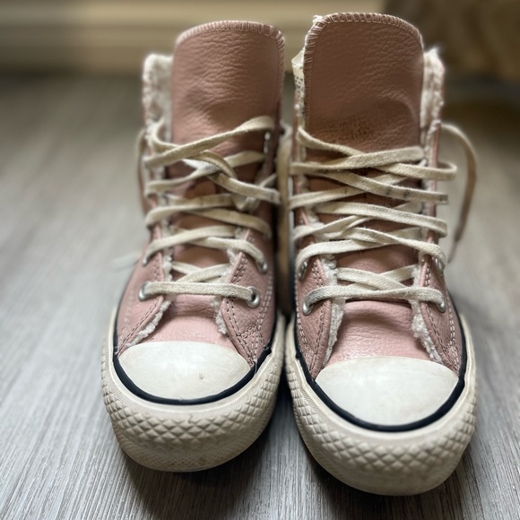 Girls Converse , pink leather high tops. Girls size 2. - Picture 7 of 8